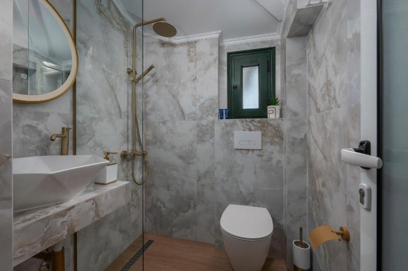 Studio (2 Adults) with Sea View image 4