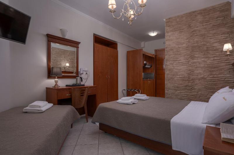 Triple Room with Sea View image 3