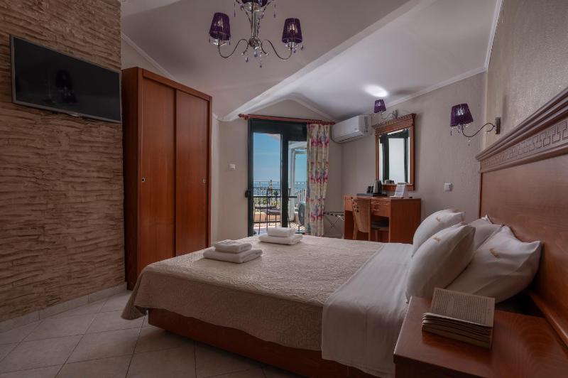 Studio (2 Adults) with Sea View image 1