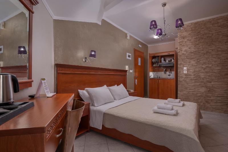 Studio (2 Adults) with Sea View image 3