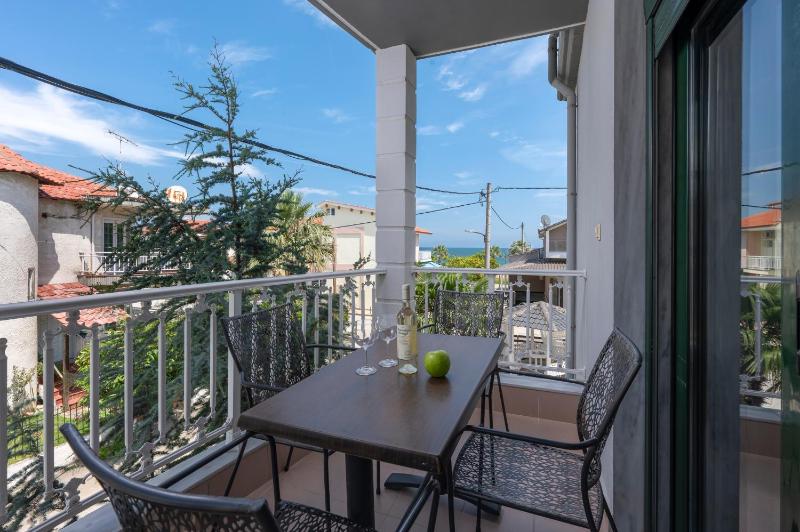 Family Studio (2 Adults + 2 Children) with Sea View image 3