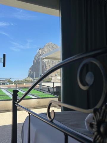 Camera con terrazza - image 5