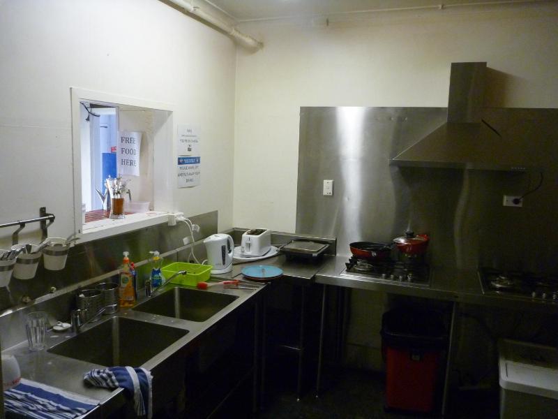 Adelaide Travellers Inn Backpackers Hostel - image 8
