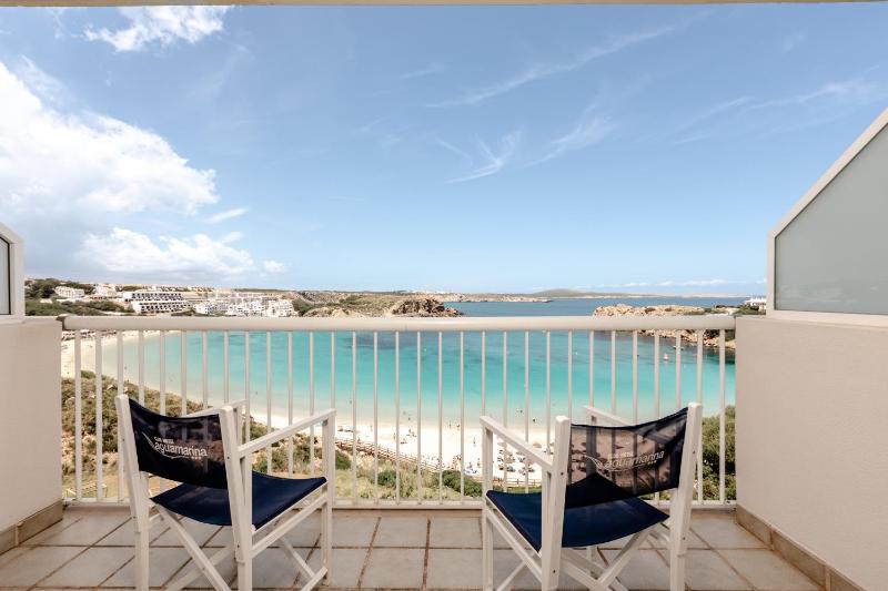 Double Room with Sea View image 4