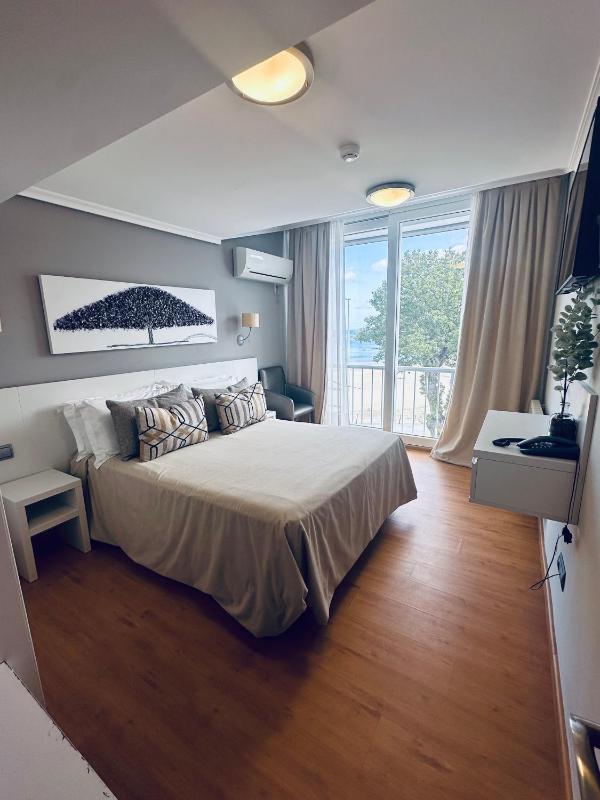 Double or Twin Room with Sea View image 2