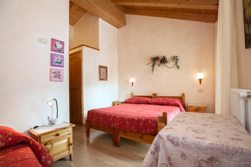 Superior Triple Room image 2