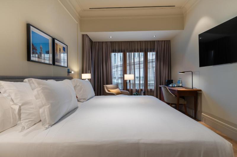 Junior Suite image 2