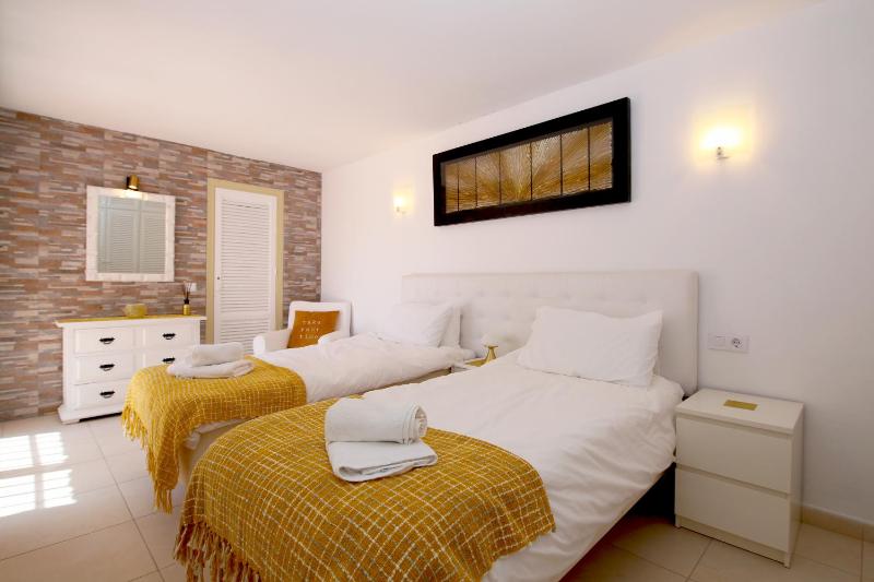Estepona West Family Villa MOSTAZA - image 10