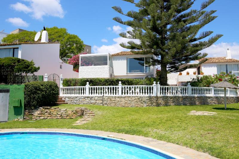 Estepona West Family Villa MOSTAZA - image 2