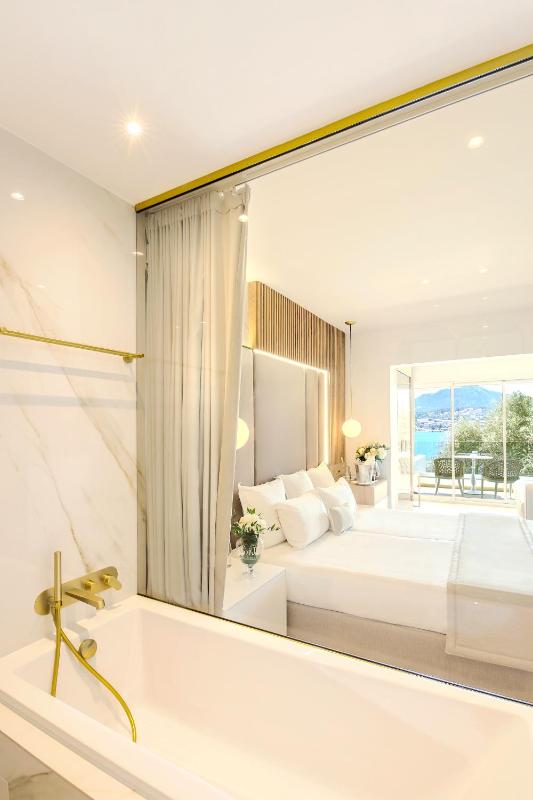  Luxury Room image 1