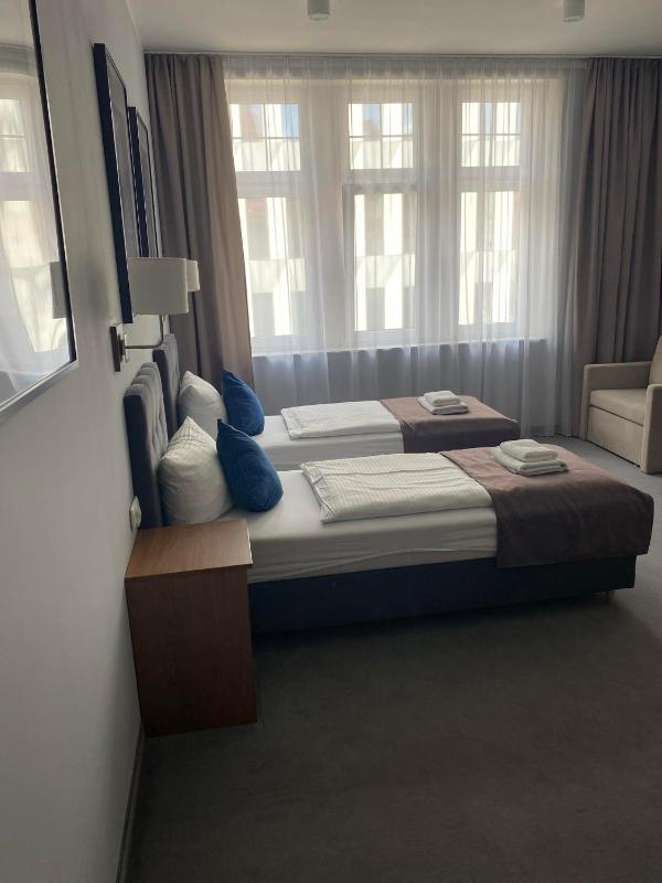 Twin Room with Extra Bed image 2