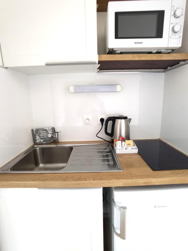 One-Bedroom Apartment image 3