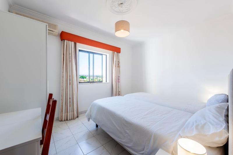One-Bedroom Apartment image 4