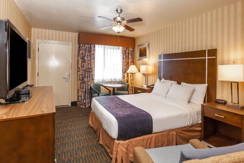 Queen Room - Non-Smoking image 2