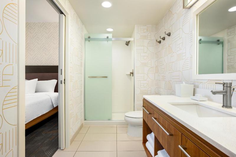 One-Bedroom King Suite - Non-Smoking image 2