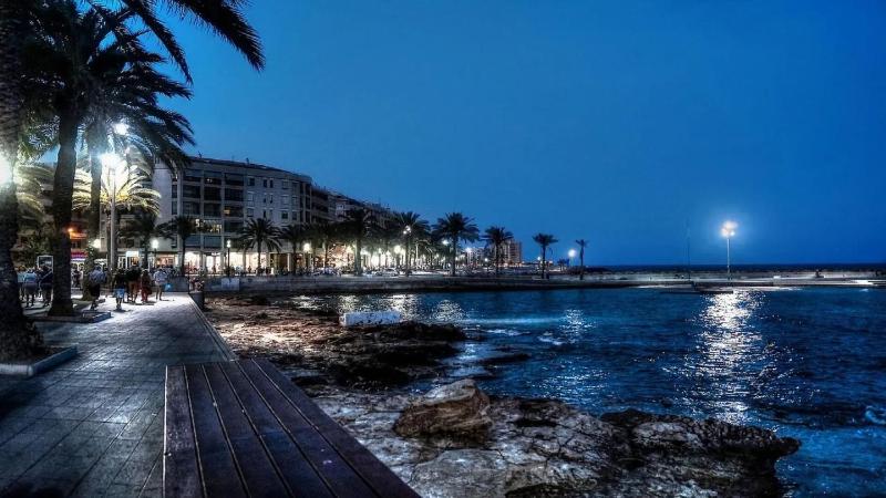 Modern Apartment in Torrevieja with Shared Pool - image 4
