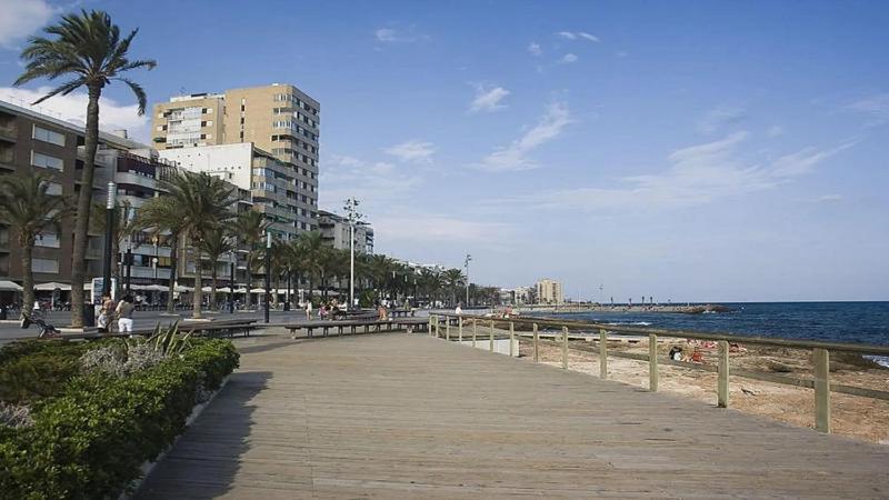 Modern Apartment in Torrevieja with Shared Pool - image 16