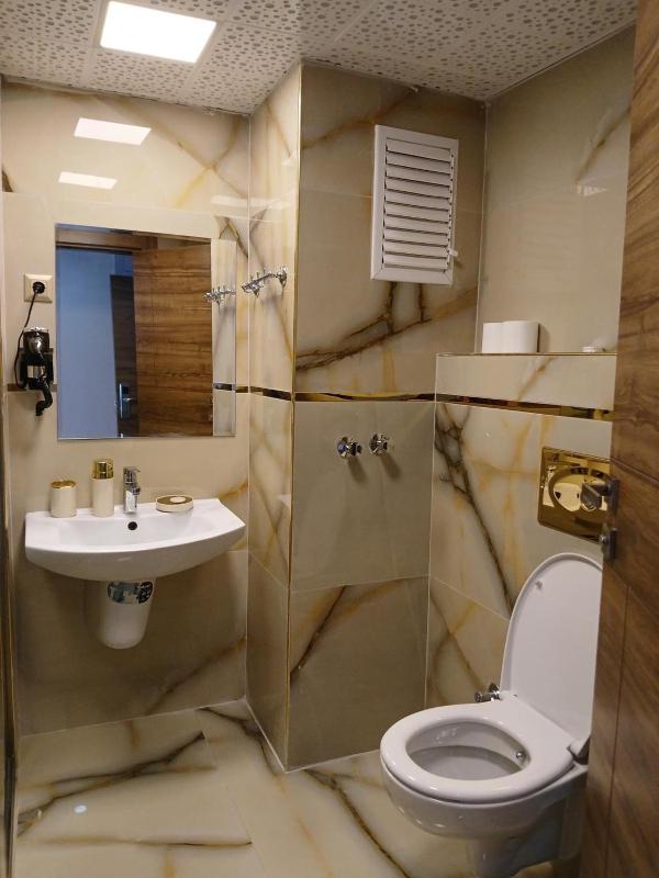 Standard Twin Room image 3