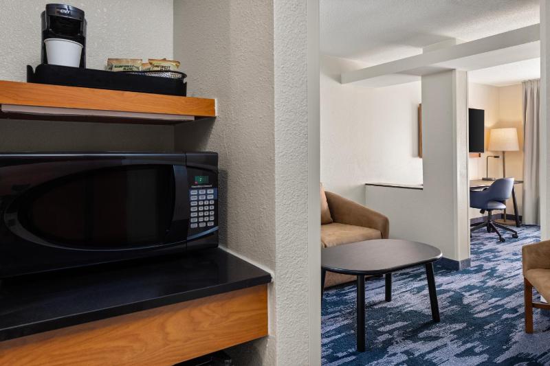 Executive King Suite with Sofa Bed image 3