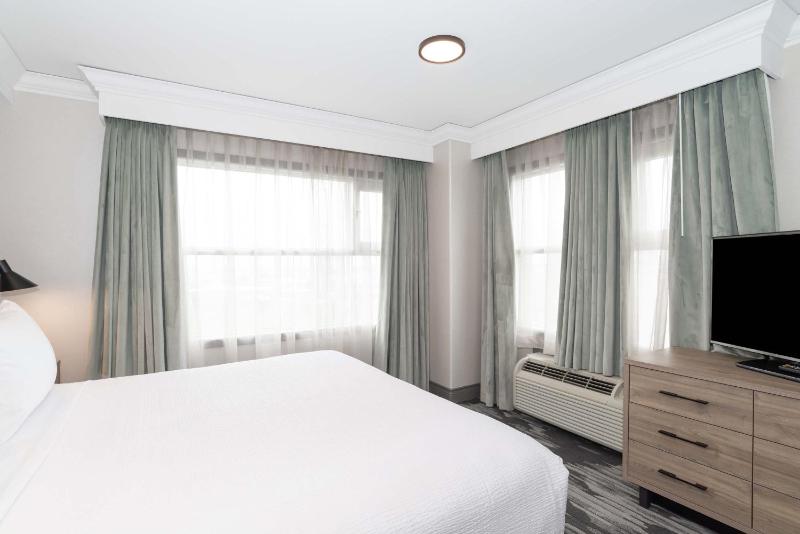 Signature Corporate King with Sofa Bed