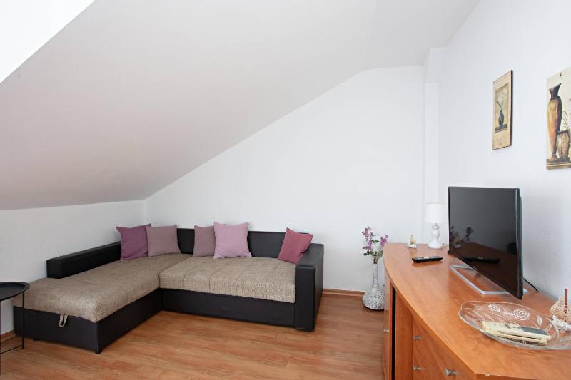 One-Bedroom Apartment with Balcony and Sea View image 1