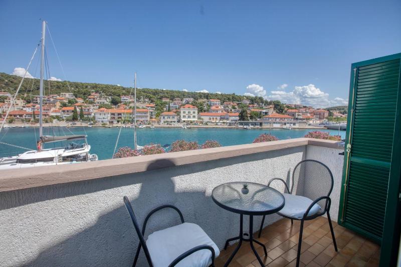 One-Bedroom Apartment with Balcony and Sea View image 4