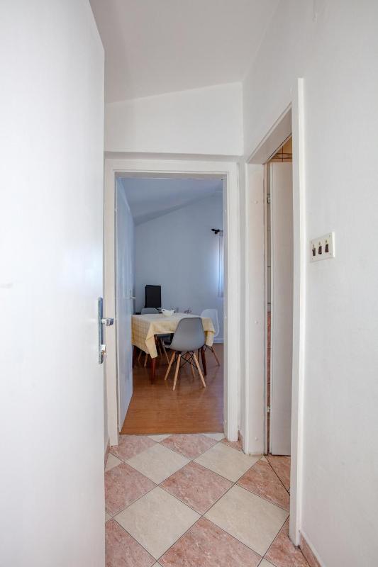 One-Bedroom Apartment with Balcony and Sea View image 2