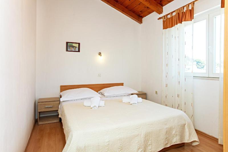 One-Bedroom Apartment with Balcony and Sea View image 1
