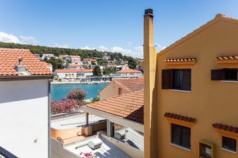 One-Bedroom Apartment with Balcony and Sea View image 2