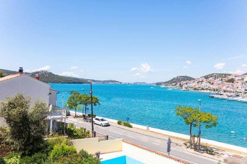 One-Bedroom Apartment with Balcony and Sea View image 2