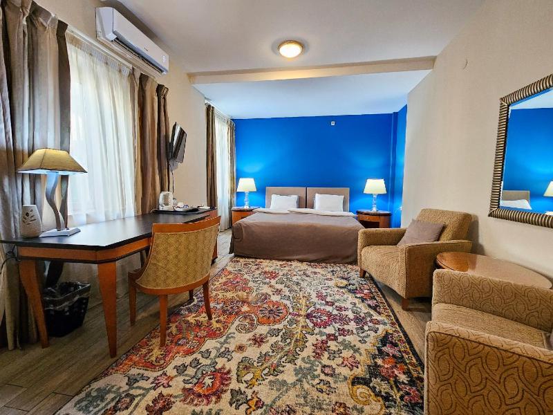 Superior Twin Room with Garden View image 1