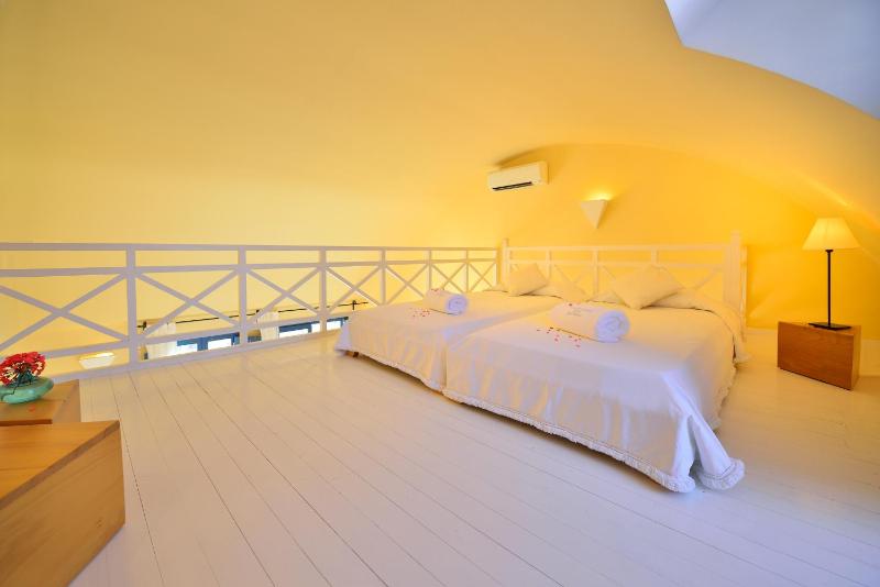 Luxury Apartment - Split Level with Hot Tub image 3