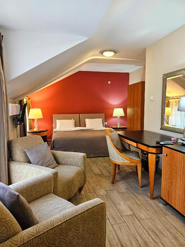 Superior Triple Room image 1