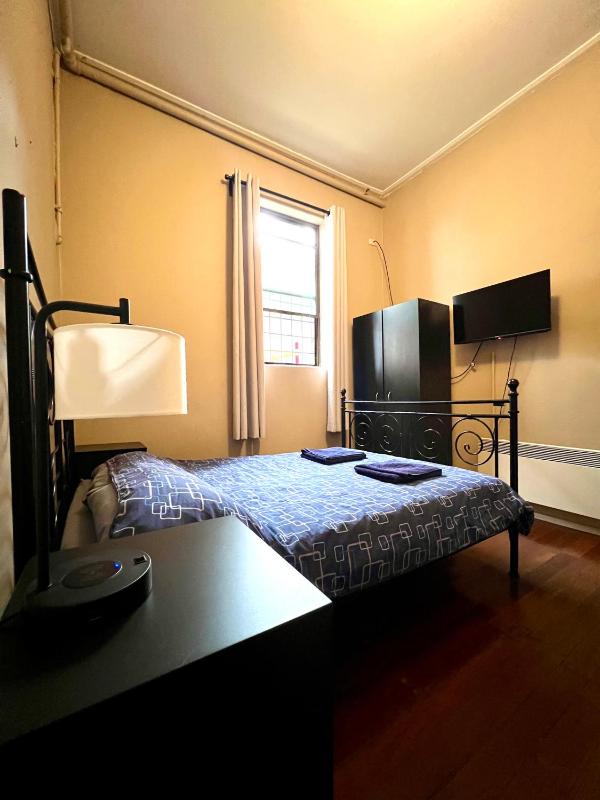 Double Room with Shared Bathroom image 1