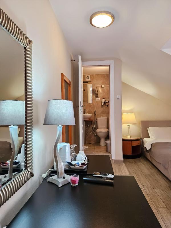 Superior Triple Room image 3
