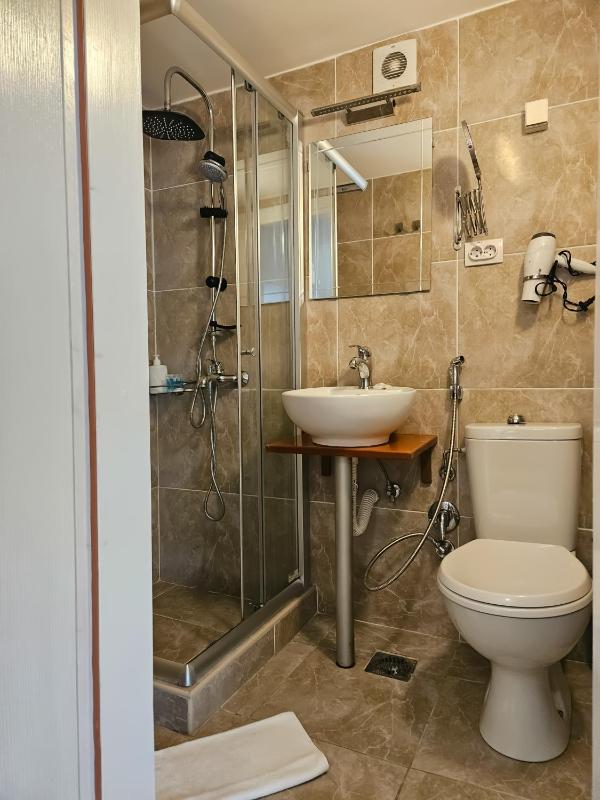 Superior Triple Room image 2