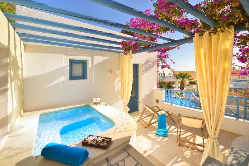 Junior Suite with Hot Tub image 4