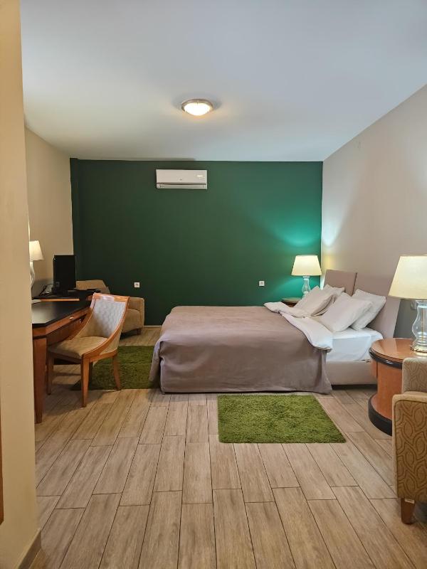 Superior Twin Room image 1