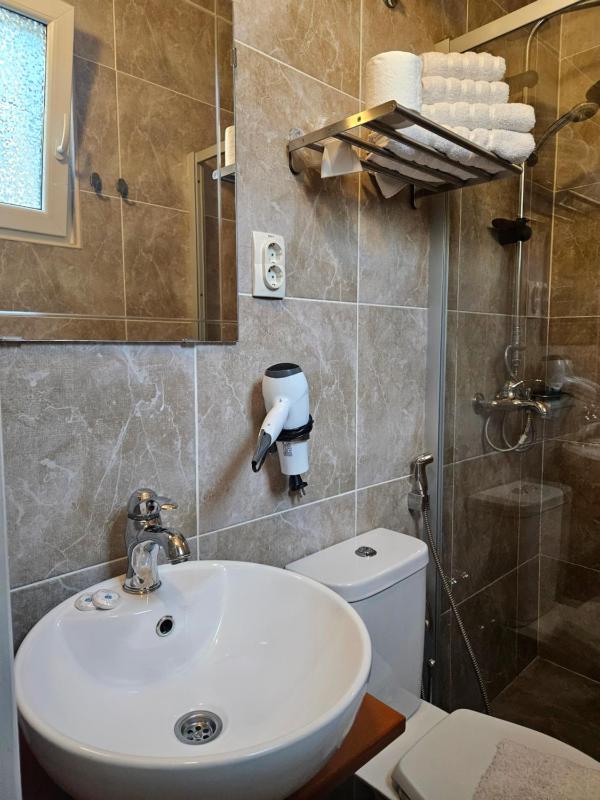 Superior Twin Room image 3