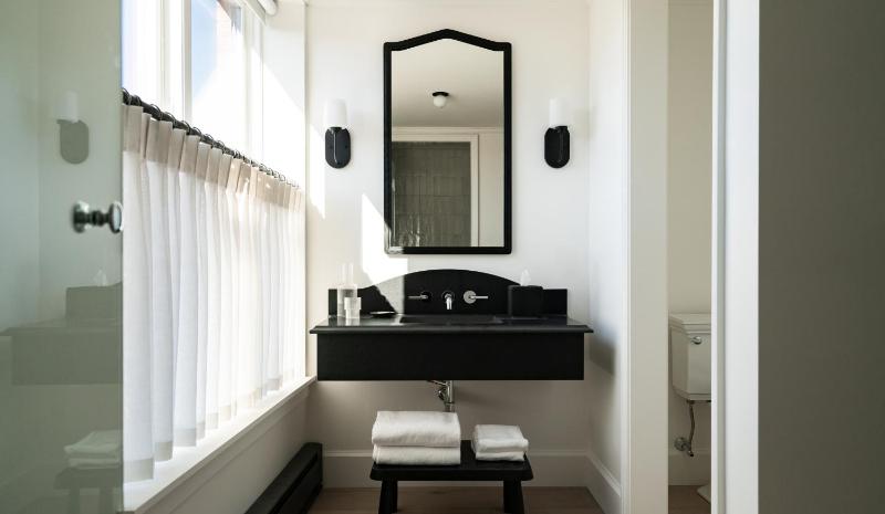 King Room image 4