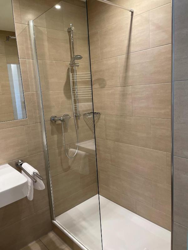 Single Room image 4