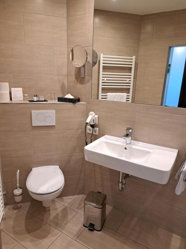 Single Room image 3