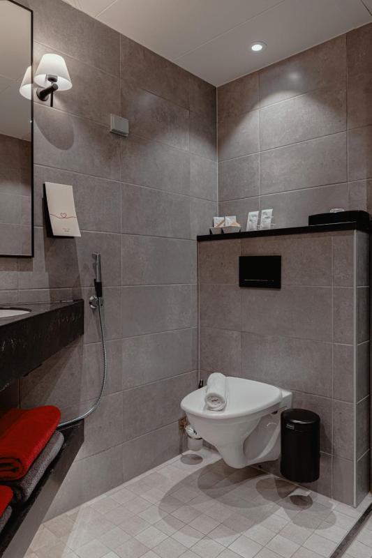 Twin Room with Extra Bed image 1