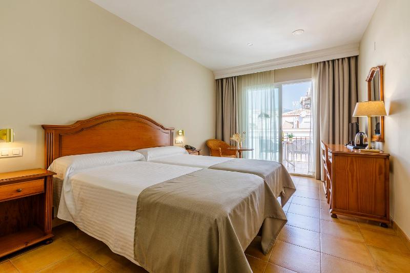 Double Room with Terrace image 4
