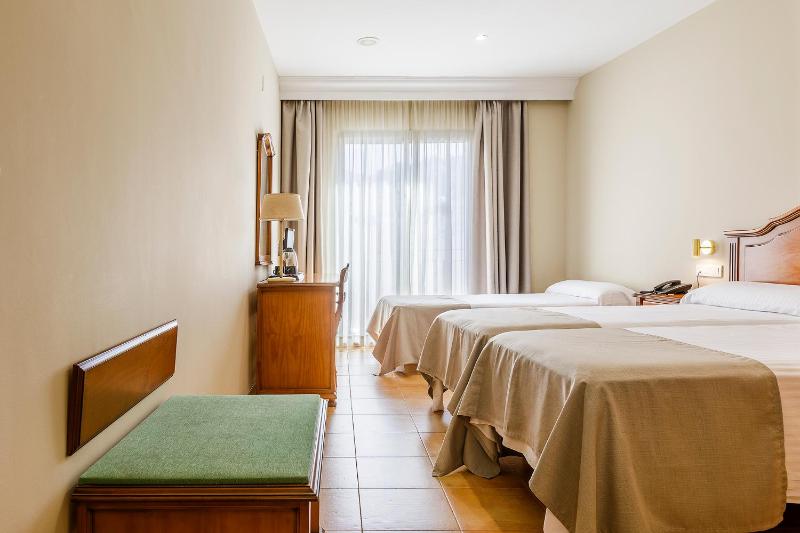Triple Room (3 Adults) image 1