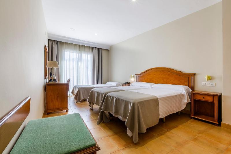 Triple Room (3 Adults) image 4