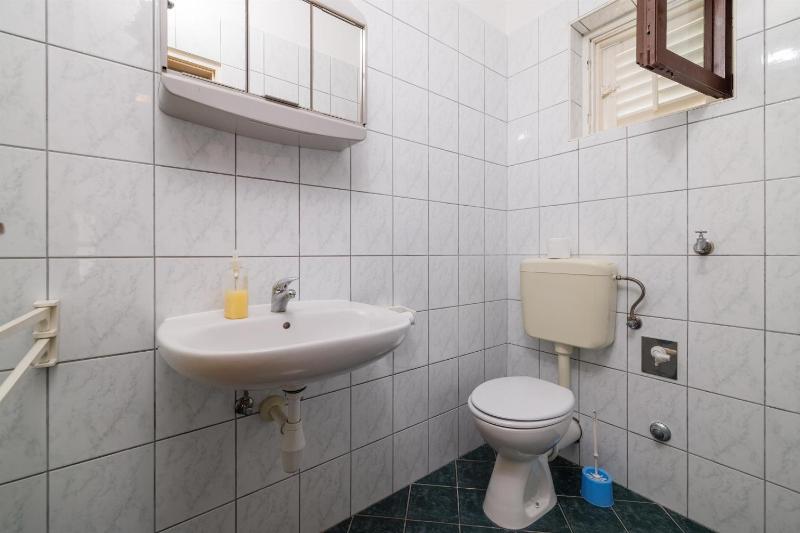 Double Room - First Floor image 3