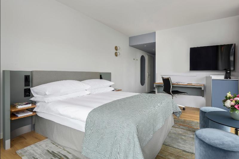 Superior Double Room with Lake View image 4