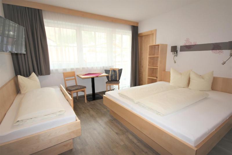 Comfort Triple Room image 1