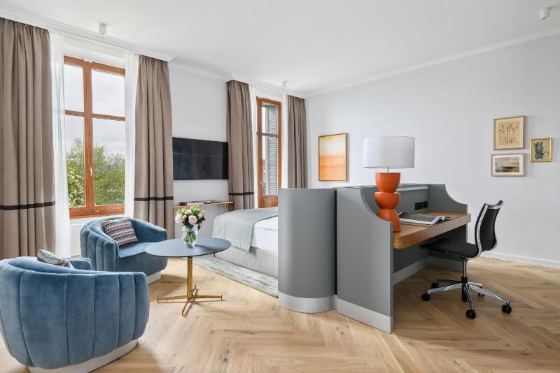 Double Room image 4